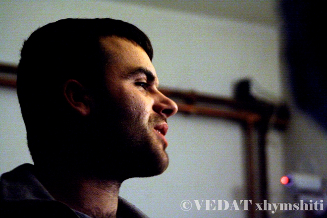 I'm watching/Po shikoj.., by Vedat Xhymshiti